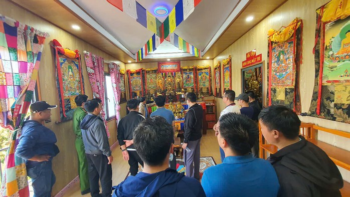 Tin lời tu tập "thành tiên", 3 người bị lừa đảo 100 tỉ đồng- Ảnh 4. Tin lời tu tập "thành tiên", 3 người bị lừa đảo 100 tỉ đồng- Ảnh 4.