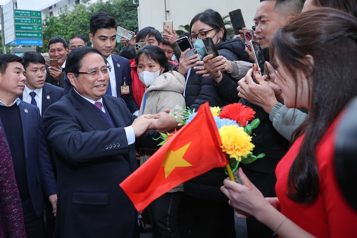 Thủ tướng: Khẩn trương đề xuất, ban hành chính sách đặc thù cho nhân viên y tế- Ảnh 3. Thủ tướng: Khẩn trương đề xuất, ban hành chính sách đặc thù cho nhân viên y tế- Ảnh 3.