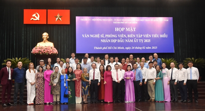 Dấn thân vì thành phố tươi đẹp- Ảnh 1. Dấn thân vì thành phố tươi đẹp- Ảnh 1.