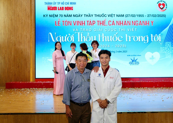 Sinh viên y khoa tự hào về truyền thống ngành y tại lễ trao giải “Người Thầy thuốc trong tôi”- Ảnh 4. Sinh viên y khoa tự hào về truyền thống ngành y tại lễ trao giải “Người Thầy thuốc trong tôi”- Ảnh 4.