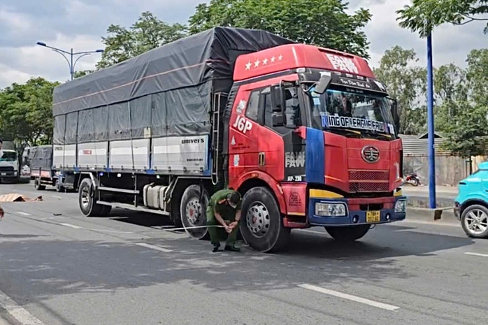 Tai nạn giao thông nghiêm trọng ở quận Bình Tân- Ảnh 1. Tai nạn giao thông nghiêm trọng ở quận Bình Tân- Ảnh 1.