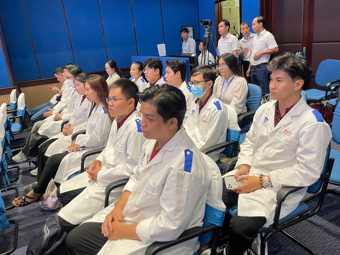 Sinh viên y khoa tự hào về truyền thống ngành y tại lễ trao giải “Người Thầy thuốc trong tôi”- Ảnh 3. Sinh viên y khoa tự hào về truyền thống ngành y tại lễ trao giải “Người Thầy thuốc trong tôi”- Ảnh 3.