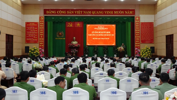 9 cán bộ công an Bình Thuận xin nghỉ hưu trước tuổi- Ảnh 1. 9 cán bộ công an Bình Thuận xin nghỉ hưu trước tuổi- Ảnh 1.