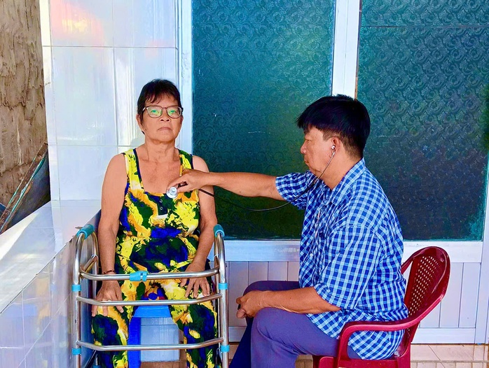 70 NĂM NGÀY THẦY THUỐC VIỆT NAM (27.2.1955 - 27.2.2025): Vị bác sĩ của nhân dân- Ảnh 1. 70 NĂM NGÀY THẦY THUỐC VIỆT NAM (27.2.1955 - 27.2.2025): Vị bác sĩ của nhân dân- Ảnh 1.