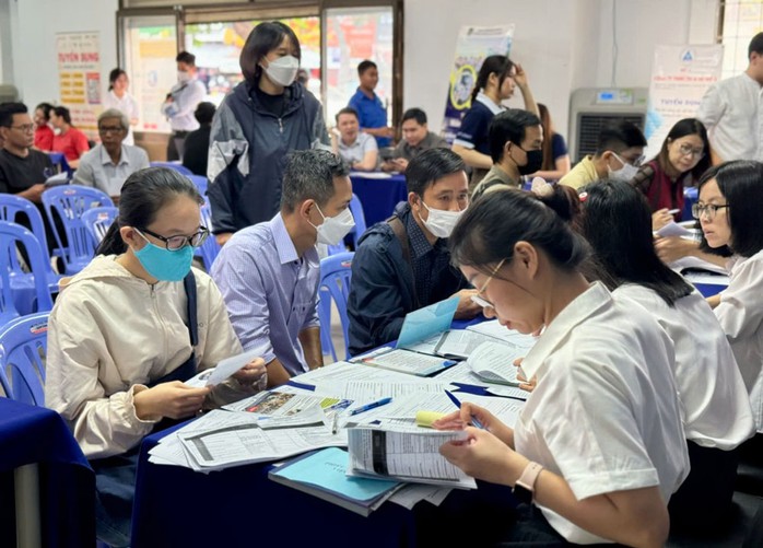 Người lao động lớn tuổi cần nâng cao kỹ năng, công nghệ và ngoại ngữ để cạnh tranh tốt hơn Người lao động lớn tuổi cần nâng cao kỹ năng, công nghệ và ngoại ngữ để cạnh tranh tốt hơn