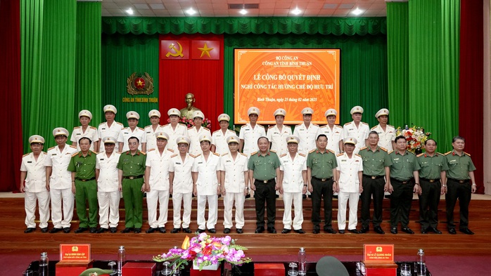 9 cán bộ công an Bình Thuận xin nghỉ hưu trước tuổi- Ảnh 3. 9 cán bộ công an Bình Thuận xin nghỉ hưu trước tuổi- Ảnh 3.