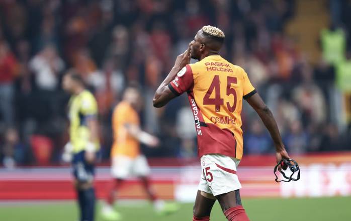 Fenerbahce bị cầm chân, HLV Jose Mourinho có nguy cơ hầu tòa- Ảnh 4. Fenerbahce bị cầm chân, HLV Jose Mourinho có nguy cơ hầu tòa- Ảnh 4.