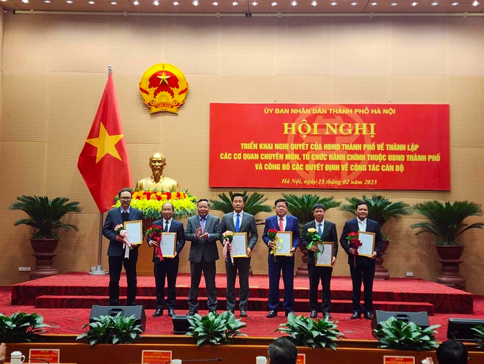 Hà Nội công bố 10 giám đốc sở, ngành sau sắp xếp bộ máy- Ảnh 1. Hà Nội công bố 10 giám đốc sở, ngành sau sắp xếp bộ máy- Ảnh 1.