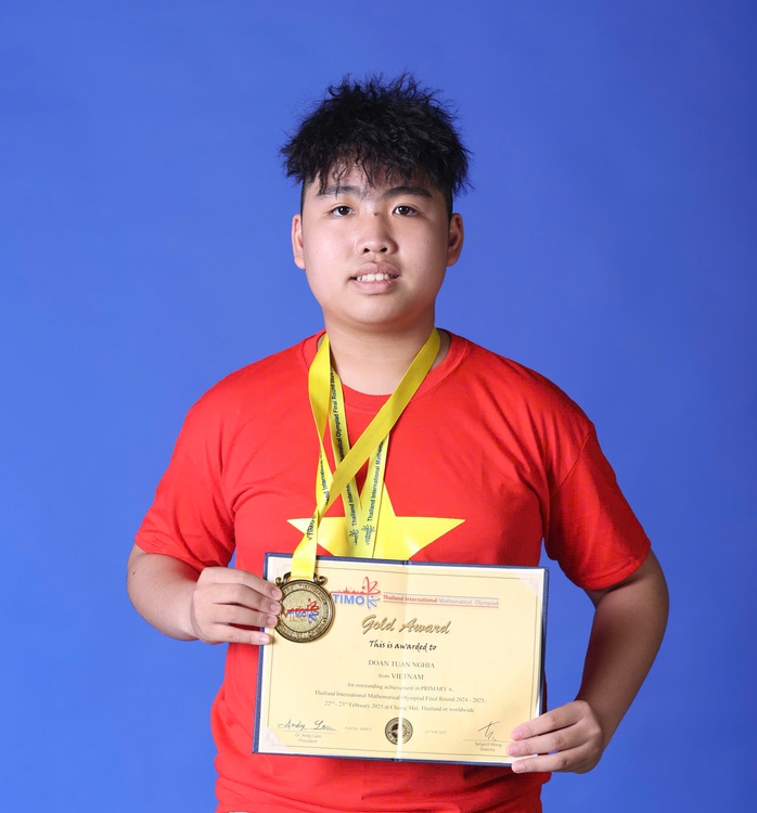 Nam sinh lớp 6 đoạt huy chương vàng Olympic toán học quốc tế TIMO- Ảnh 2. Nam sinh lớp 6 đoạt huy chương vàng Olympic toán học quốc tế TIMO- Ảnh 2.