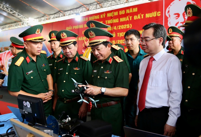 TP HCM: Phát động đợt thi đua cao điểm "Thần tốc - Quyết thắng"- Ảnh 6. TP HCM: Phát động đợt thi đua cao điểm "Thần tốc - Quyết thắng"- Ảnh 6.