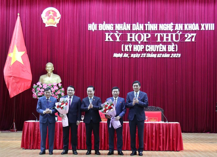 Nghệ An có 2 tân Phó Chủ tịch UBND tỉnh- Ảnh 1. Nghệ An có 2 tân Phó Chủ tịch UBND tỉnh- Ảnh 1.