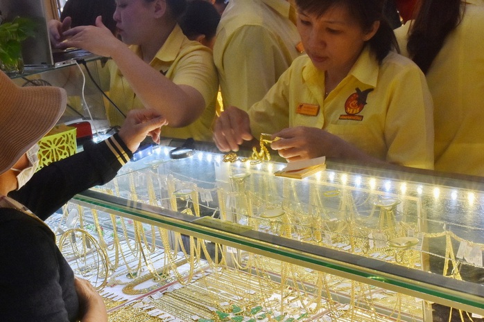 Giá vàng miếng SJC và vàng nhẫn tiếp tục tăng mạnh- Ảnh 1. Giá vàng miếng SJC và vàng nhẫn tiếp tục tăng mạnh- Ảnh 1.