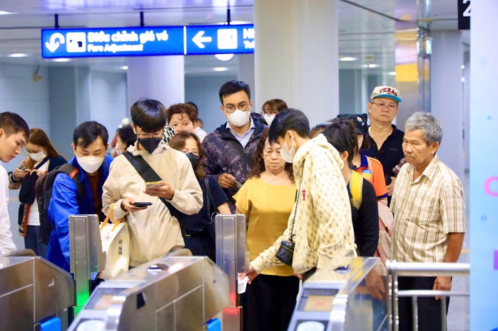 Vận hành metro số 1: Thuận lợi nhiều nhưng vẫn còn vướng mắc- Ảnh 1. Vận hành metro số 1: Thuận lợi nhiều nhưng vẫn còn vướng mắc- Ảnh 1.