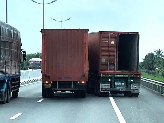 Phạt tù 2 tài xế lái xe rượt đuổi, đánh nhau trên cao tốc- Ảnh 1. Phạt tù 2 tài xế lái xe rượt đuổi, đánh nhau trên cao tốc- Ảnh 1.