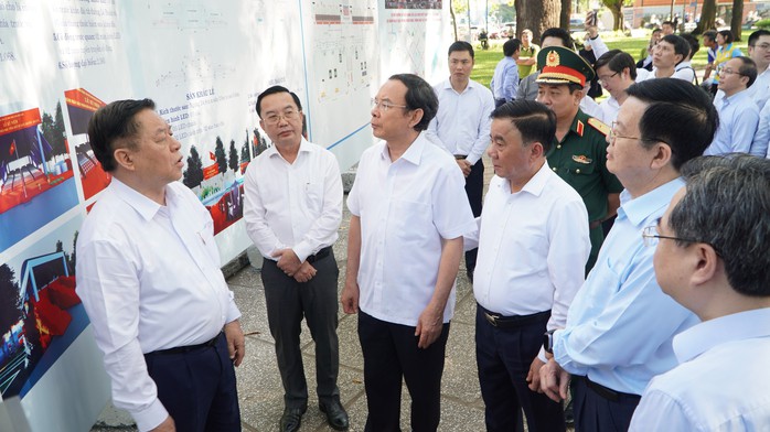 Thường trực Ban Bí thư làm việc với TP HCM về tổ chức Lễ kỷ niệm 50 năm Ngày Thống nhất đất nước- Ảnh 3. Thường trực Ban Bí thư làm việc với TP HCM về tổ chức Lễ kỷ niệm 50 năm Ngày Thống nhất đất nước- Ảnh 3.