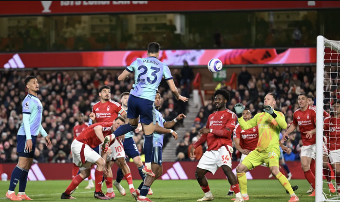 Thẻ đỏ ngỡ ngàng, Man United gian nan giành chiến thắng- Ảnh 8. Thẻ đỏ ngỡ ngàng, Man United gian nan giành chiến thắng- Ảnh 8.