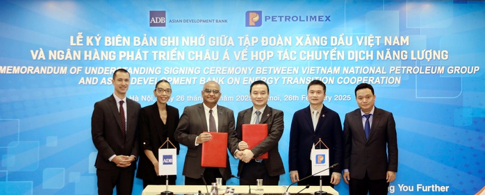 Petrolimex "bắt tay" ADB để phát triển năng lượng sạch- Ảnh 1. Petrolimex "bắt tay" ADB để phát triển năng lượng sạch- Ảnh 1.