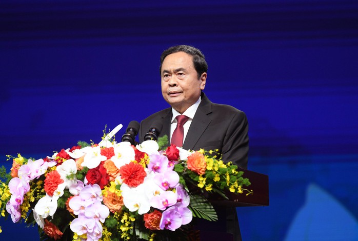 Chủ tịch Quốc hội: Đội ngũ thầy thuốc tạo nên "Bản hùng ca người chiến sĩ áo trắng"- Ảnh 1. Chủ tịch Quốc hội: Đội ngũ thầy thuốc tạo nên "Bản hùng ca người chiến sĩ áo trắng"- Ảnh 1.