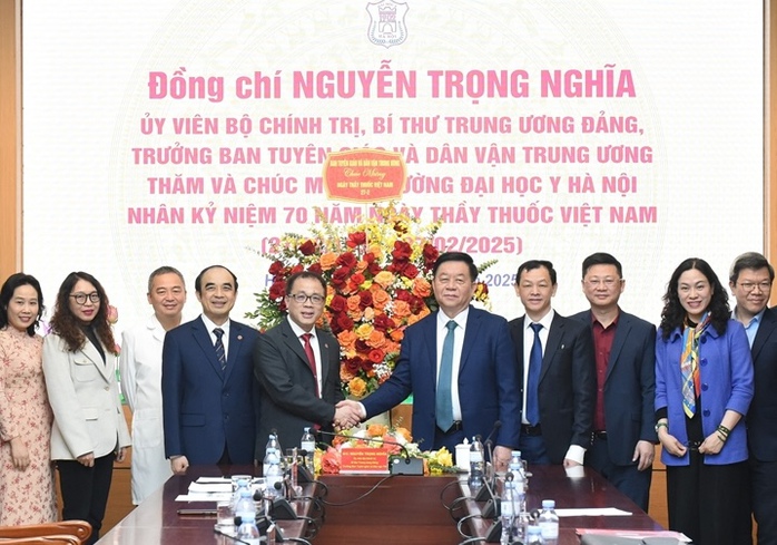Ông Nguyễn Trọng Nghĩa thăm, chúc mừng Trường Đại học Y Hà Nội- Ảnh 3. Ông Nguyễn Trọng Nghĩa thăm, chúc mừng Trường Đại học Y Hà Nội- Ảnh 3.