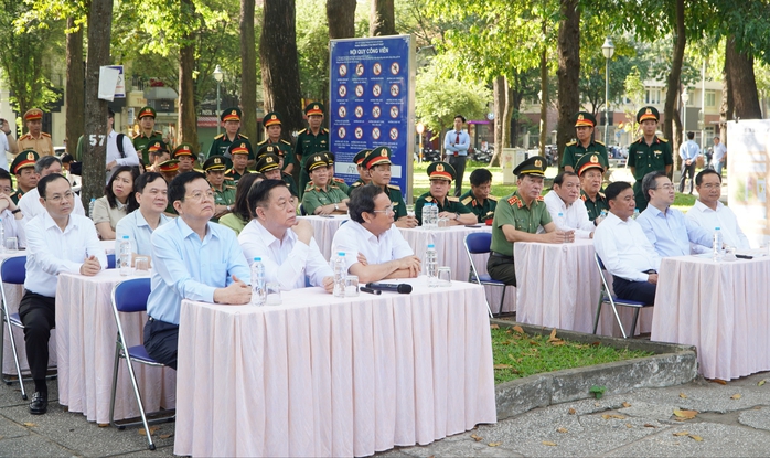 Thường trực Ban Bí thư làm việc với TP HCM về tổ chức Lễ kỷ niệm 50 năm Ngày Thống nhất đất nước- Ảnh 1. Thường trực Ban Bí thư làm việc với TP HCM về tổ chức Lễ kỷ niệm 50 năm Ngày Thống nhất đất nước- Ảnh 1.