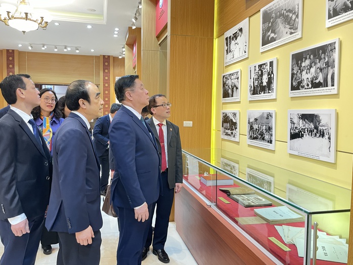 Ông Nguyễn Trọng Nghĩa thăm, chúc mừng Trường Đại học Y Hà Nội- Ảnh 2. Ông Nguyễn Trọng Nghĩa thăm, chúc mừng Trường Đại học Y Hà Nội- Ảnh 2.