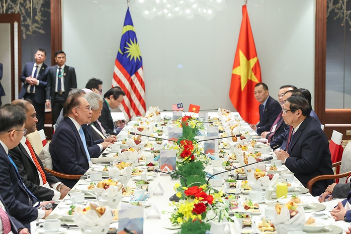 Thủ tướng Phạm Minh Chính ăn sáng làm việc với Thủ tướng Malaysia- Ảnh 3. Thủ tướng Phạm Minh Chính ăn sáng làm việc với Thủ tướng Malaysia- Ảnh 3.