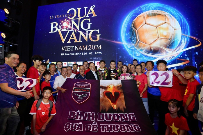 Toàn cảnh Quả bóng vàng 2024, Thuỳ Trang thể hiện tình yêu với mẹ- Ảnh 13. Toàn cảnh Quả bóng vàng 2024, Thuỳ Trang thể hiện tình yêu với mẹ- Ảnh 13.