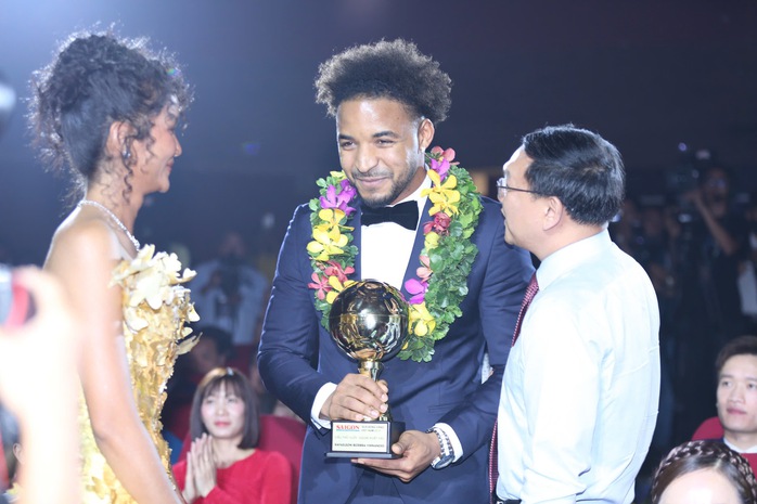 Toàn cảnh Quả bóng vàng 2024, Thuỳ Trang thể hiện tình yêu với mẹ- Ảnh 10. Toàn cảnh Quả bóng vàng 2024, Thuỳ Trang thể hiện tình yêu với mẹ- Ảnh 10.