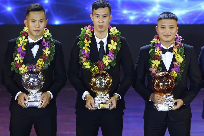 Toàn cảnh Quả bóng vàng 2024, Thuỳ Trang thể hiện tình yêu với mẹ- Ảnh 9. Toàn cảnh Quả bóng vàng 2024, Thuỳ Trang thể hiện tình yêu với mẹ- Ảnh 9.