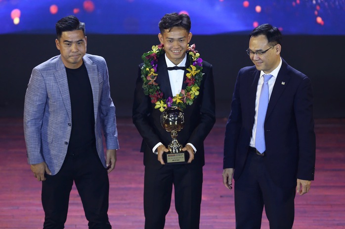 Toàn cảnh Quả bóng vàng 2024, Thuỳ Trang thể hiện tình yêu với mẹ- Ảnh 11. Toàn cảnh Quả bóng vàng 2024, Thuỳ Trang thể hiện tình yêu với mẹ- Ảnh 11.