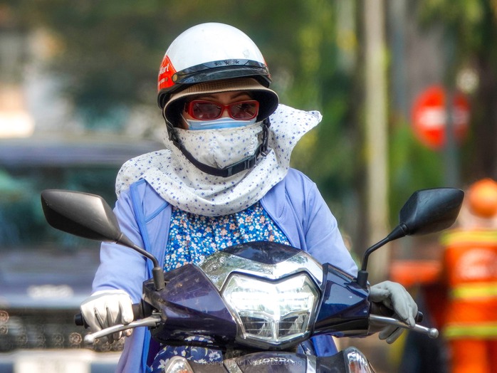 TP HCM sắp có đợt nắng như mùa hè phía Bắc- Ảnh 2. TP HCM sắp có đợt nắng như mùa hè phía Bắc- Ảnh 2.