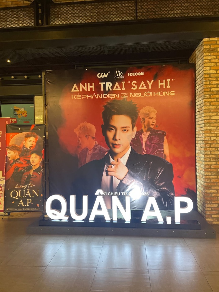 Loạt người hâm mộ "tiếp lửa" cho phim Anh trai "say hi"- Ảnh 3. Loạt người hâm mộ "tiếp lửa" cho phim Anh trai "say hi"- Ảnh 3.