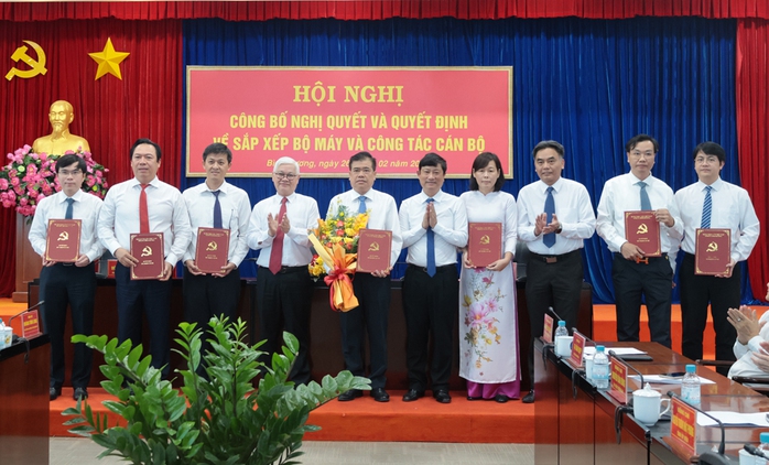 Bình Dương công bố việc sắp xếp tổ chức bộ máy và bổ nhiệm cán bộ chủ chốt- Ảnh 3. Bình Dương công bố việc sắp xếp tổ chức bộ máy và bổ nhiệm cán bộ chủ chốt- Ảnh 3.