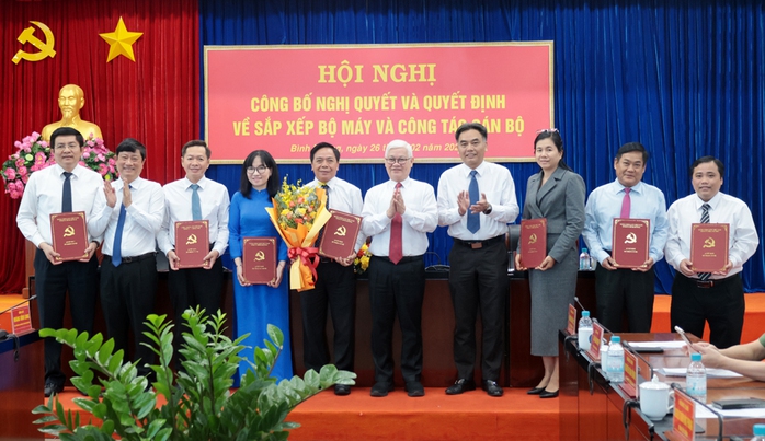 Bình Dương công bố việc sắp xếp tổ chức bộ máy và bổ nhiệm cán bộ chủ chốt- Ảnh 4. Bình Dương công bố việc sắp xếp tổ chức bộ máy và bổ nhiệm cán bộ chủ chốt- Ảnh 4.