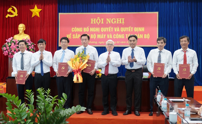 Bình Dương công bố việc sắp xếp tổ chức bộ máy và bổ nhiệm cán bộ chủ chốt- Ảnh 5. Bình Dương công bố việc sắp xếp tổ chức bộ máy và bổ nhiệm cán bộ chủ chốt- Ảnh 5.