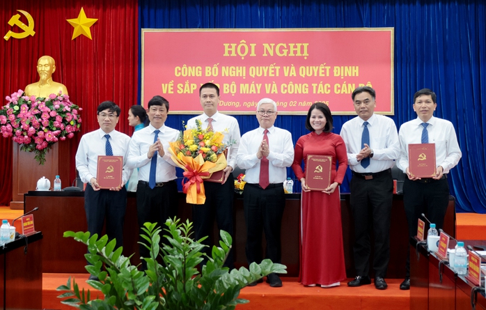 Bình Dương công bố việc sắp xếp tổ chức bộ máy và bổ nhiệm cán bộ chủ chốt- Ảnh 6. Bình Dương công bố việc sắp xếp tổ chức bộ máy và bổ nhiệm cán bộ chủ chốt- Ảnh 6.