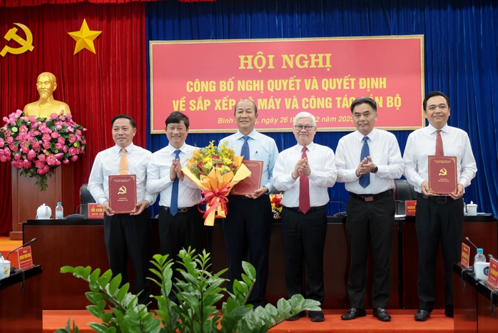 Bình Dương công bố việc sắp xếp tổ chức bộ máy và bổ nhiệm cán bộ chủ chốt- Ảnh 7. Bình Dương công bố việc sắp xếp tổ chức bộ máy và bổ nhiệm cán bộ chủ chốt- Ảnh 7.