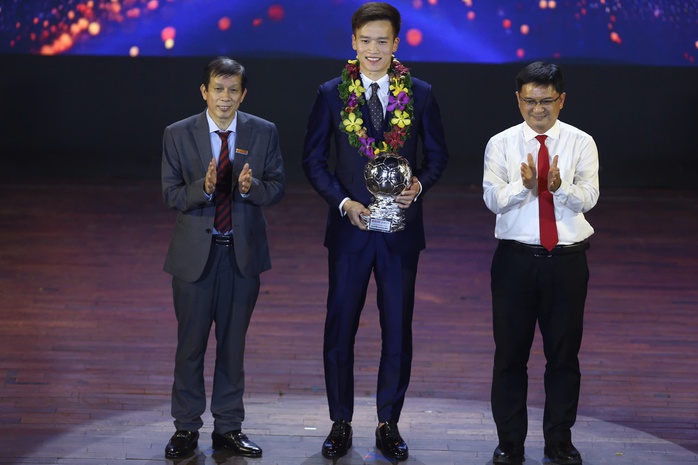 Nguyễn Hoàng Đức nhận thưởng 1 tỉ đồng trước ngày lên tuyển Việt Nam- Ảnh 1. Nguyễn Hoàng Đức nhận thưởng 1 tỉ đồng trước ngày lên tuyển Việt Nam- Ảnh 1.