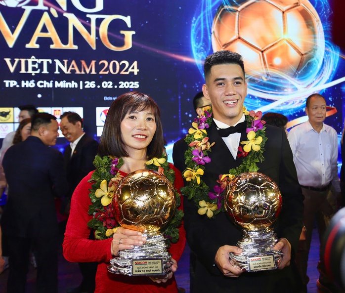 Toàn cảnh Quả bóng vàng 2024, Thuỳ Trang thể hiện tình yêu với mẹ- Ảnh 2. Toàn cảnh Quả bóng vàng 2024, Thuỳ Trang thể hiện tình yêu với mẹ- Ảnh 2.