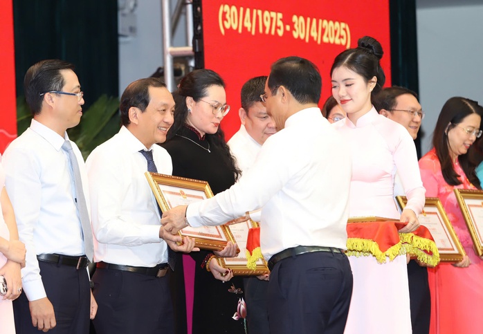 TP HCM công bố chỉ số PAR Index, DTI, DDCI: Đơn vị nào dẫn đầu?- Ảnh 1. TP HCM công bố chỉ số PAR Index, DTI, DDCI: Đơn vị nào dẫn đầu?- Ảnh 1.