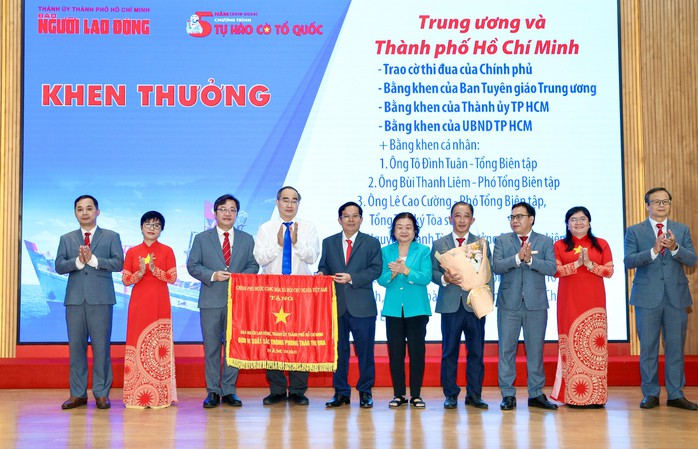 Chương trình "Tự hào cờ Tổ quốc" vào chung khảo Giải thưởng Sáng tạo TP HCM- Ảnh 2. Chương trình "Tự hào cờ Tổ quốc" vào chung khảo Giải thưởng Sáng tạo TP HCM- Ảnh 2.