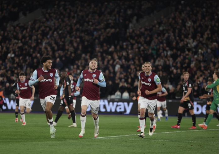 Leicester lại thua thảm ở London, HLV Van Nistelrooy có nguy cơ mất ghế- Ảnh 4. Leicester lại thua thảm ở London, HLV Van Nistelrooy có nguy cơ mất ghế- Ảnh 4.