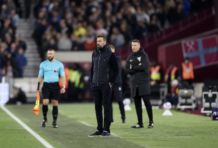 Leicester lại thua thảm ở London, HLV Van Nistelrooy có nguy cơ mất ghế- Ảnh 1. Leicester lại thua thảm ở London, HLV Van Nistelrooy có nguy cơ mất ghế- Ảnh 1.