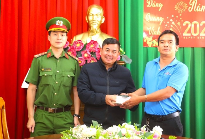 Sau cuộc nhậu, người đàn ông chuyển nhầm số tiền lên đến 240 triệu đồng - Ảnh 1. Sau cuộc nhậu, người đàn ông chuyển nhầm số tiền lên đến 240 triệu đồng - Ảnh 1.