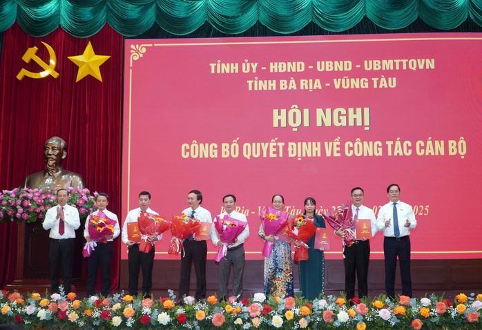 Bà Rịa - Vũng Tàu: Công bố 59 quyết định nhân sự- Ảnh 3. Bà Rịa - Vũng Tàu: Công bố 59 quyết định nhân sự- Ảnh 3.