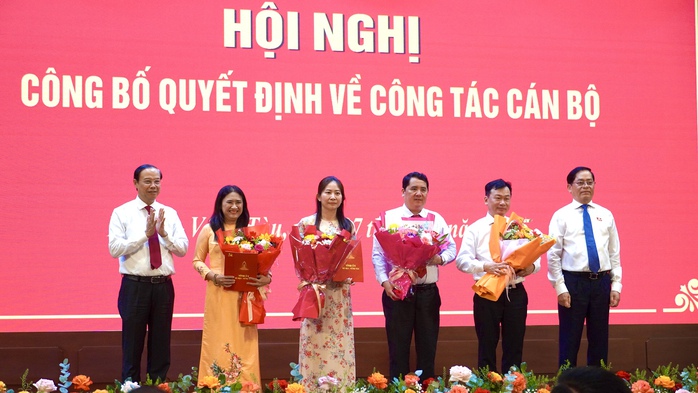 Bà Rịa - Vũng Tàu: Công bố 59 quyết định nhân sự- Ảnh 2. Bà Rịa - Vũng Tàu: Công bố 59 quyết định nhân sự- Ảnh 2.