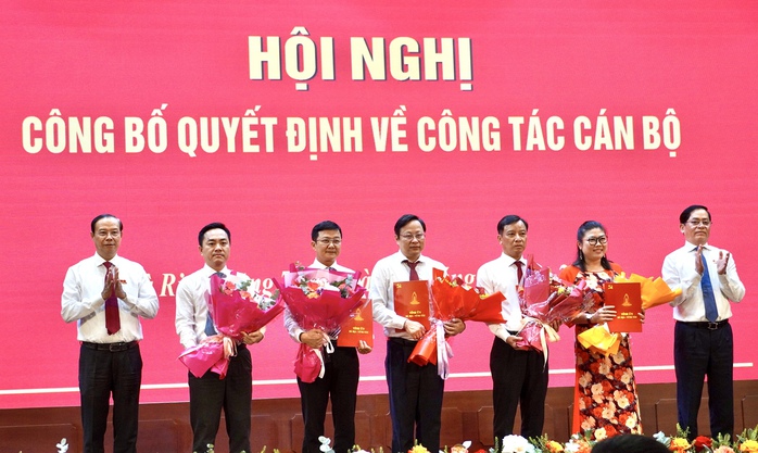 Bà Rịa - Vũng Tàu: Công bố 59 quyết định nhân sự- Ảnh 4. Bà Rịa - Vũng Tàu: Công bố 59 quyết định nhân sự- Ảnh 4.