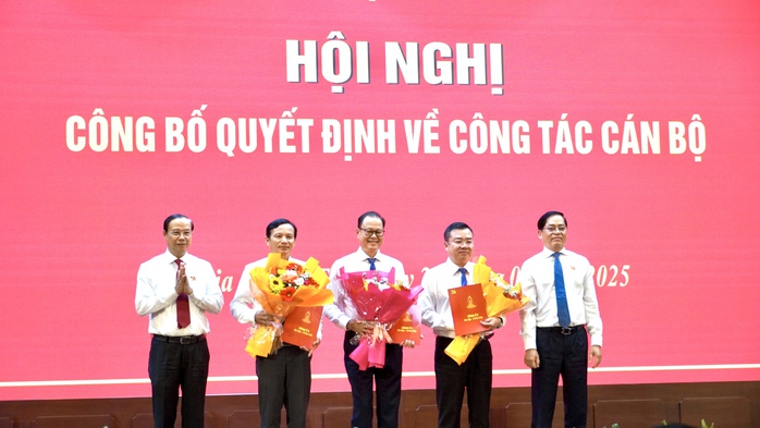 Bà Rịa - Vũng Tàu: Công bố 59 quyết định nhân sự- Ảnh 6. Bà Rịa - Vũng Tàu: Công bố 59 quyết định nhân sự- Ảnh 6.