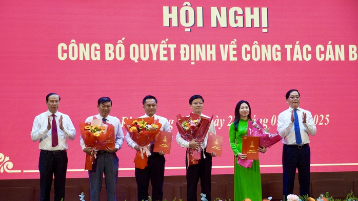 Bà Rịa - Vũng Tàu: Công bố 59 quyết định nhân sự- Ảnh 5. Bà Rịa - Vũng Tàu: Công bố 59 quyết định nhân sự- Ảnh 5.