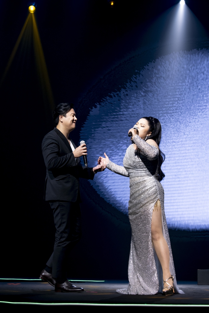 Thanh Bùi xuất hiện phong độ tại sự kiện của trò cưng
- Ảnh 2. Thanh Bùi xuất hiện phong độ tại sự kiện của trò cưng
- Ảnh 2.